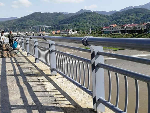 桥梁河流护栏